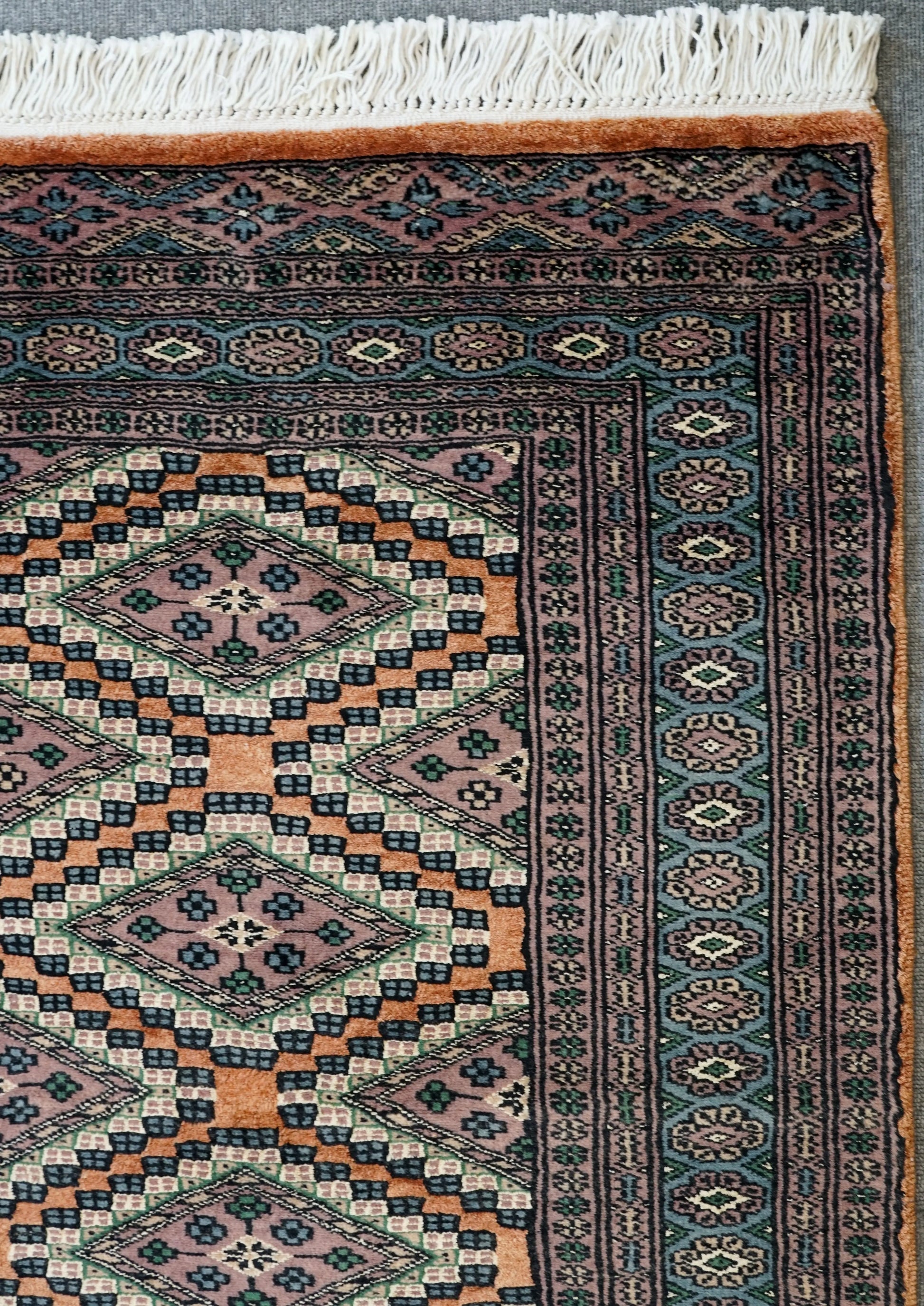 116×77cm パキスタン手織り絨毯 Decorworks
