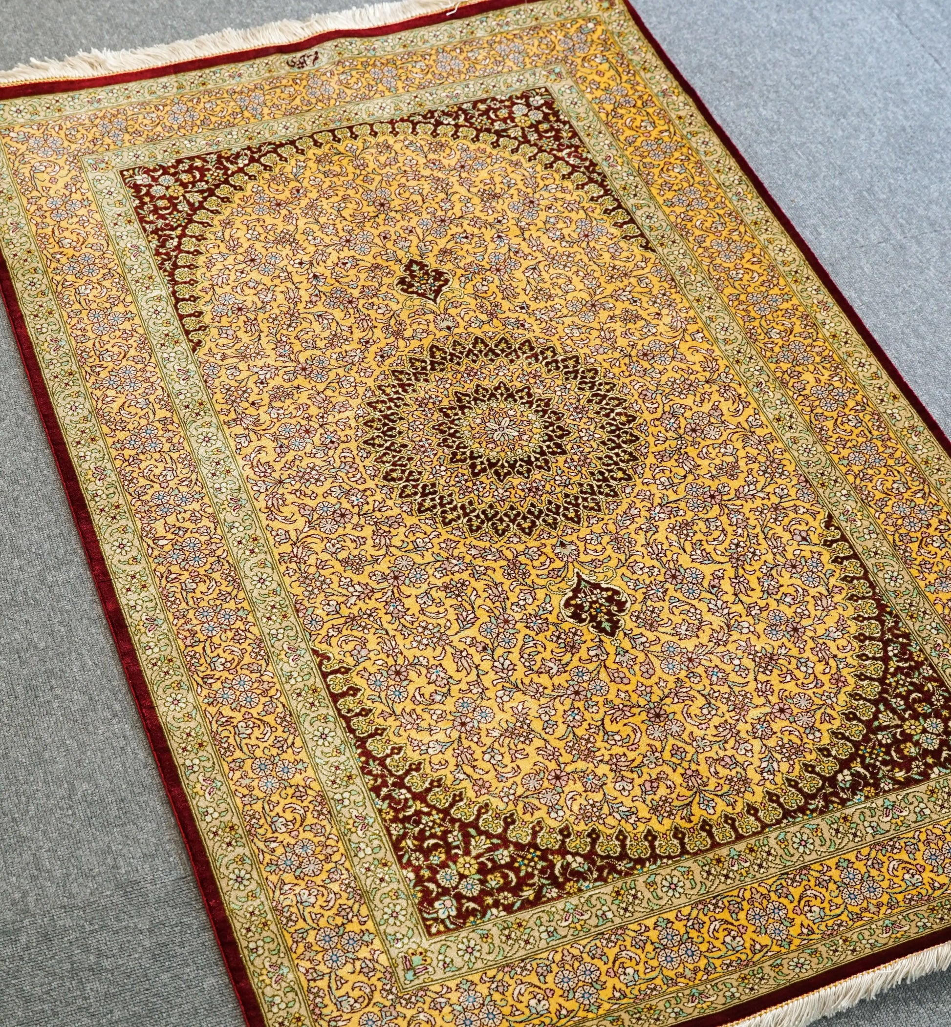 121×78cm　【ペルシャ手織り絨毯】証明書付 Decorworks