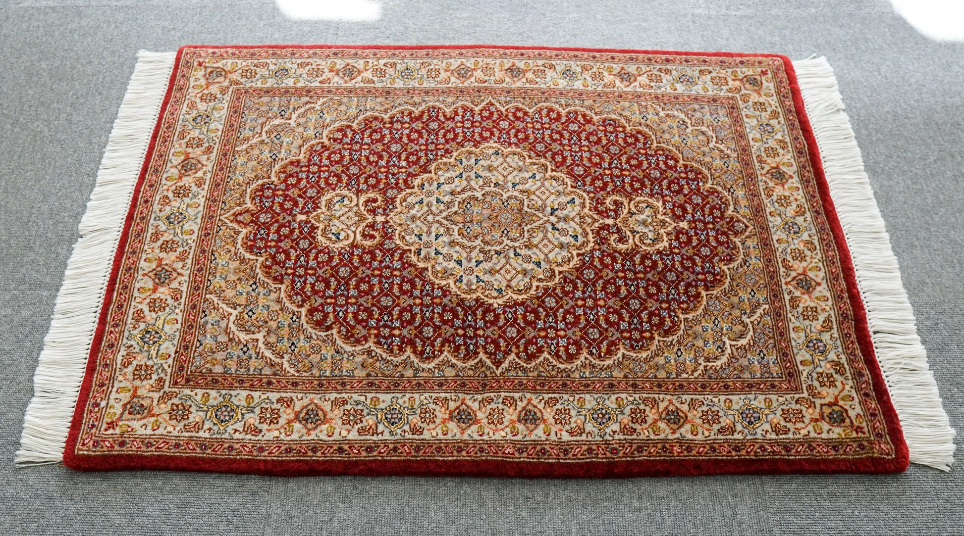 88×61cm【ペルシャ手織り絨毯 タブリーズ産　50RAJ】 Decorworks