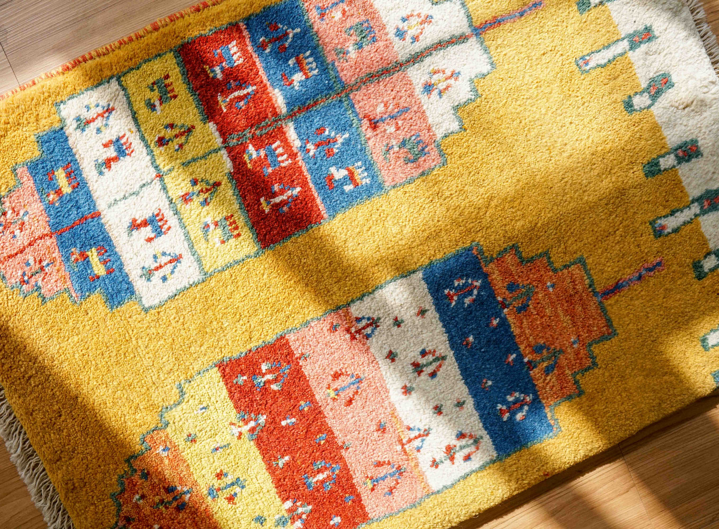  ペルシャ絨毯 手織りギャッベ 89×66cm