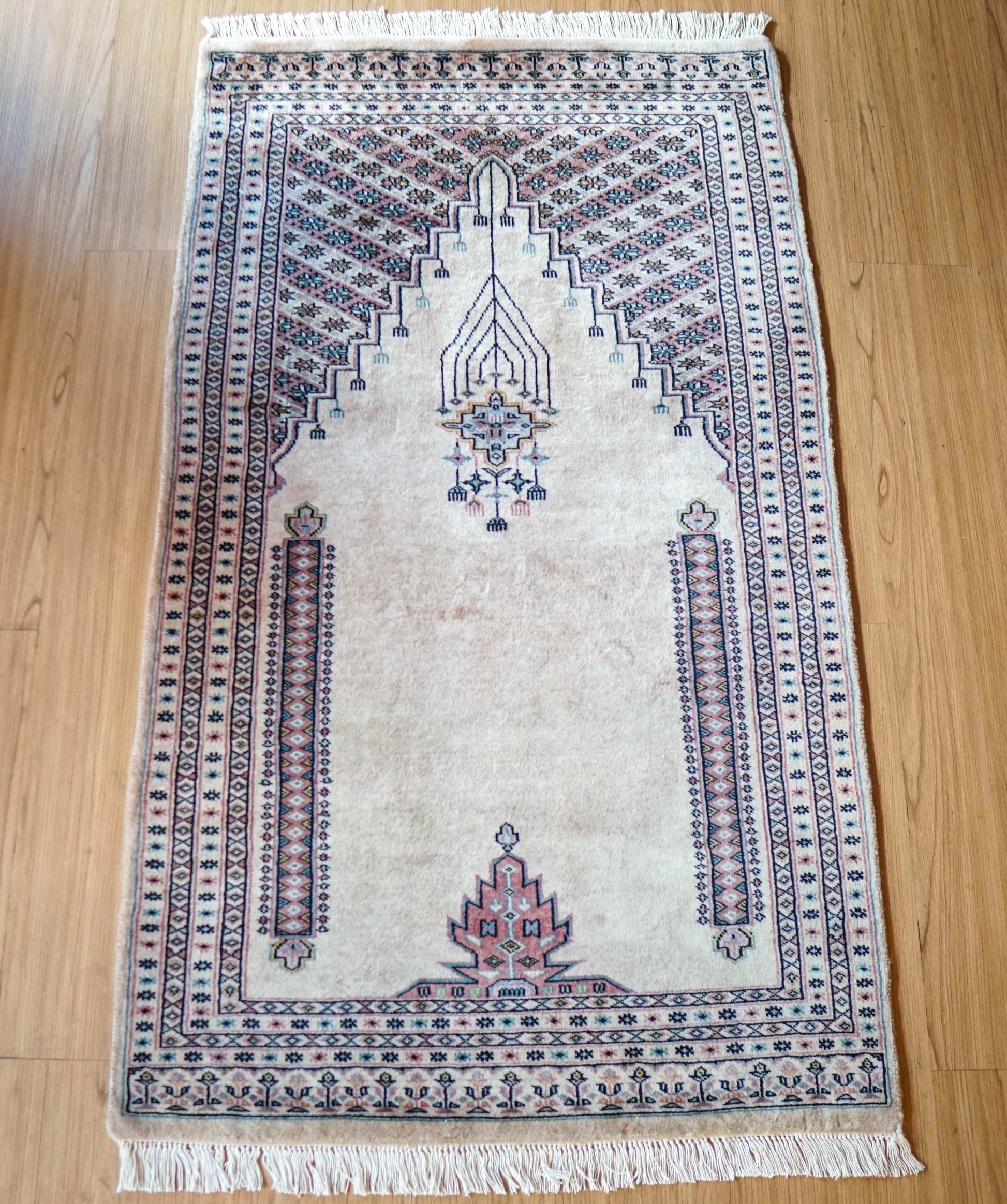  パキスタン手織り絨毯 ミフラーブデザイン 130×75cm