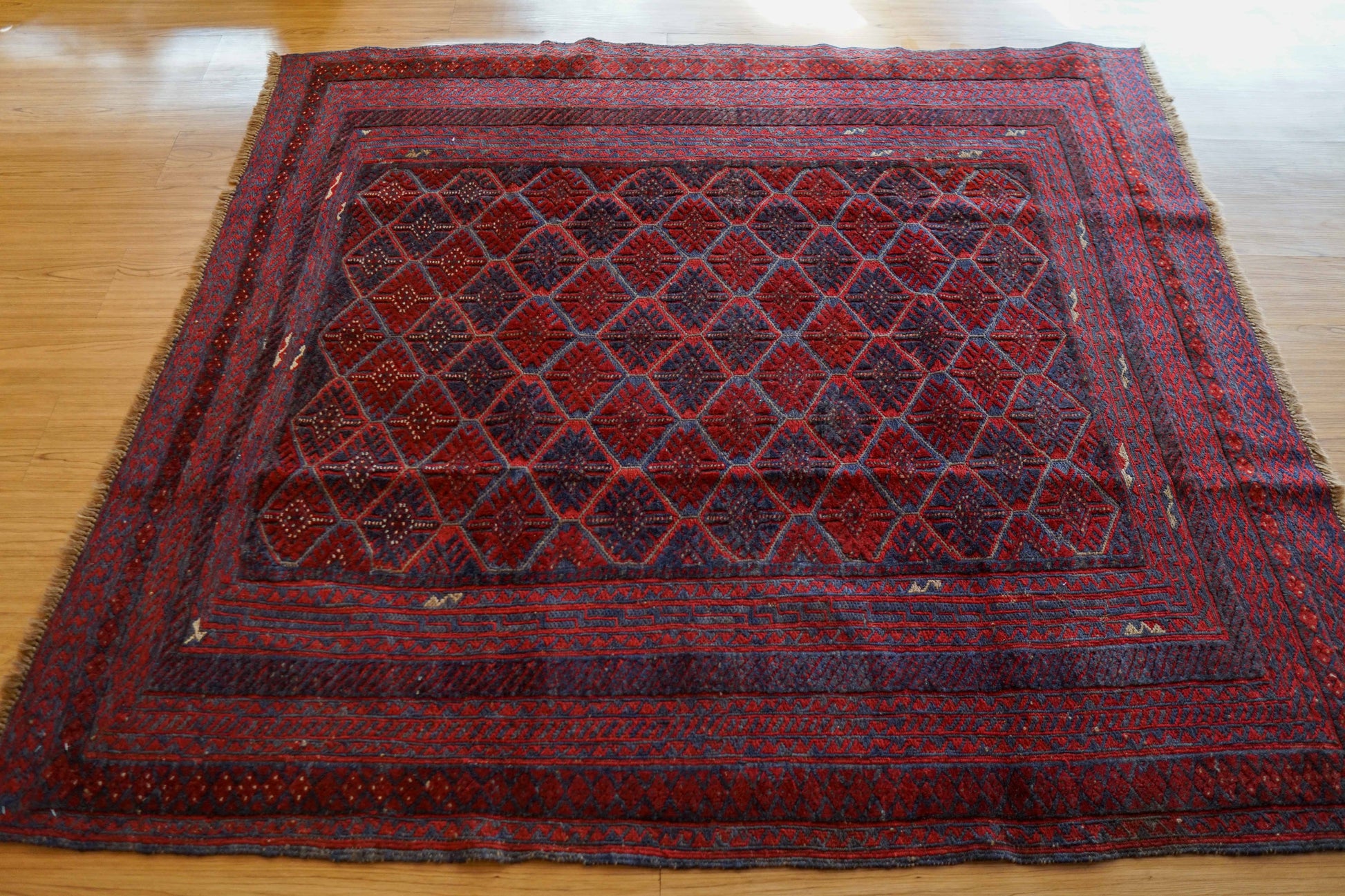  アフガニスタン手織りマシュワニキリム　 172×152cm