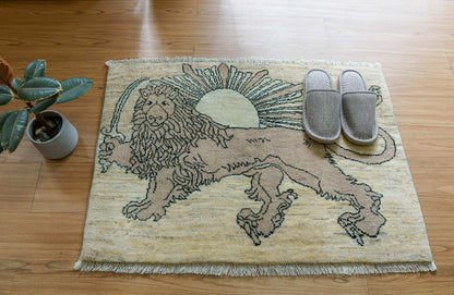  手織りペルシャ絨毯 カシュクリギャッベ リズバフト  93×65cm｜ライオンと太陽デザイン｜高密度織り ウールラグ 玄関マット