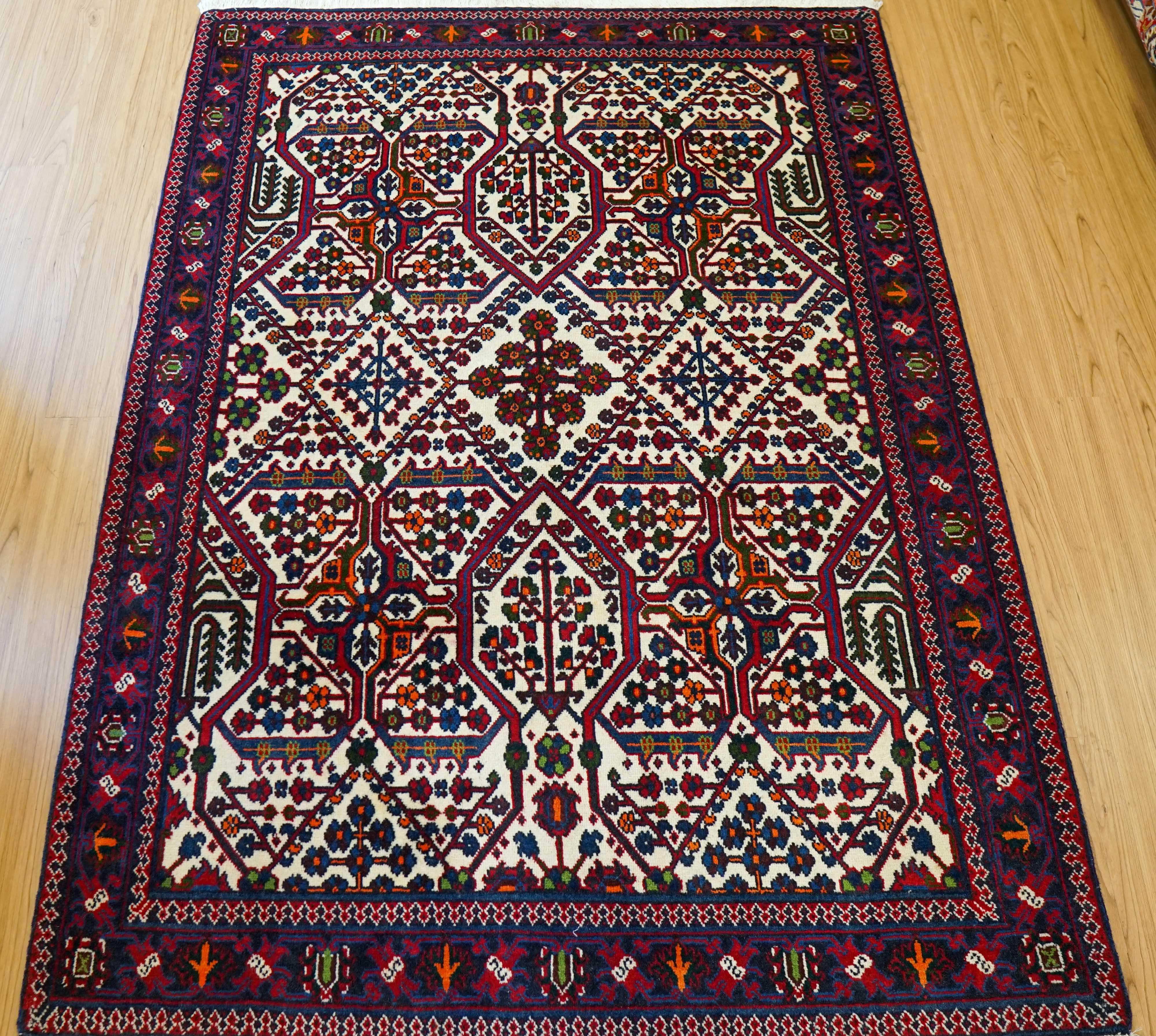 手織りペルシャ絨毯 メイメ産 オールド157×110cm – Decorworks 手織りペルシャ絨毯 メイメ産 オールド157×110cm – Decorworks