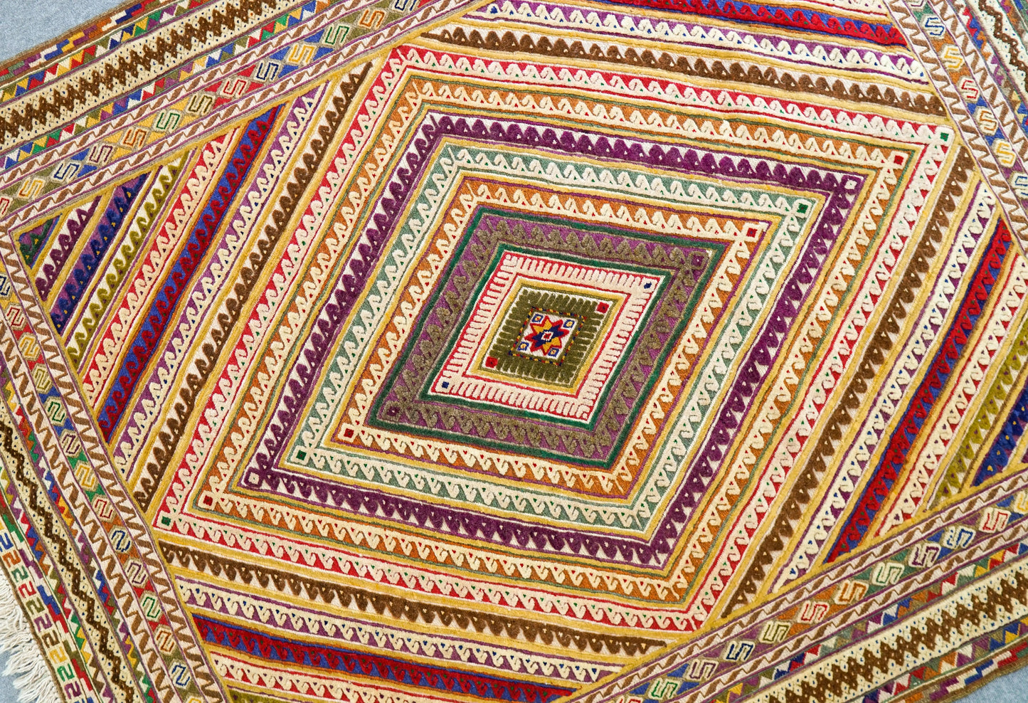175×148cm   手織りマシュワニキリム絨毯 Decorworks