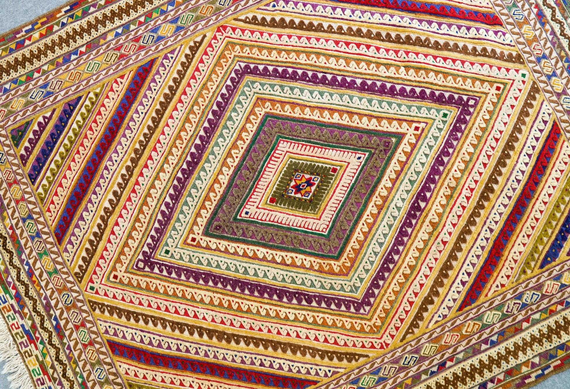 175×148cm   手織りマシュワニキリム絨毯 Decorworks