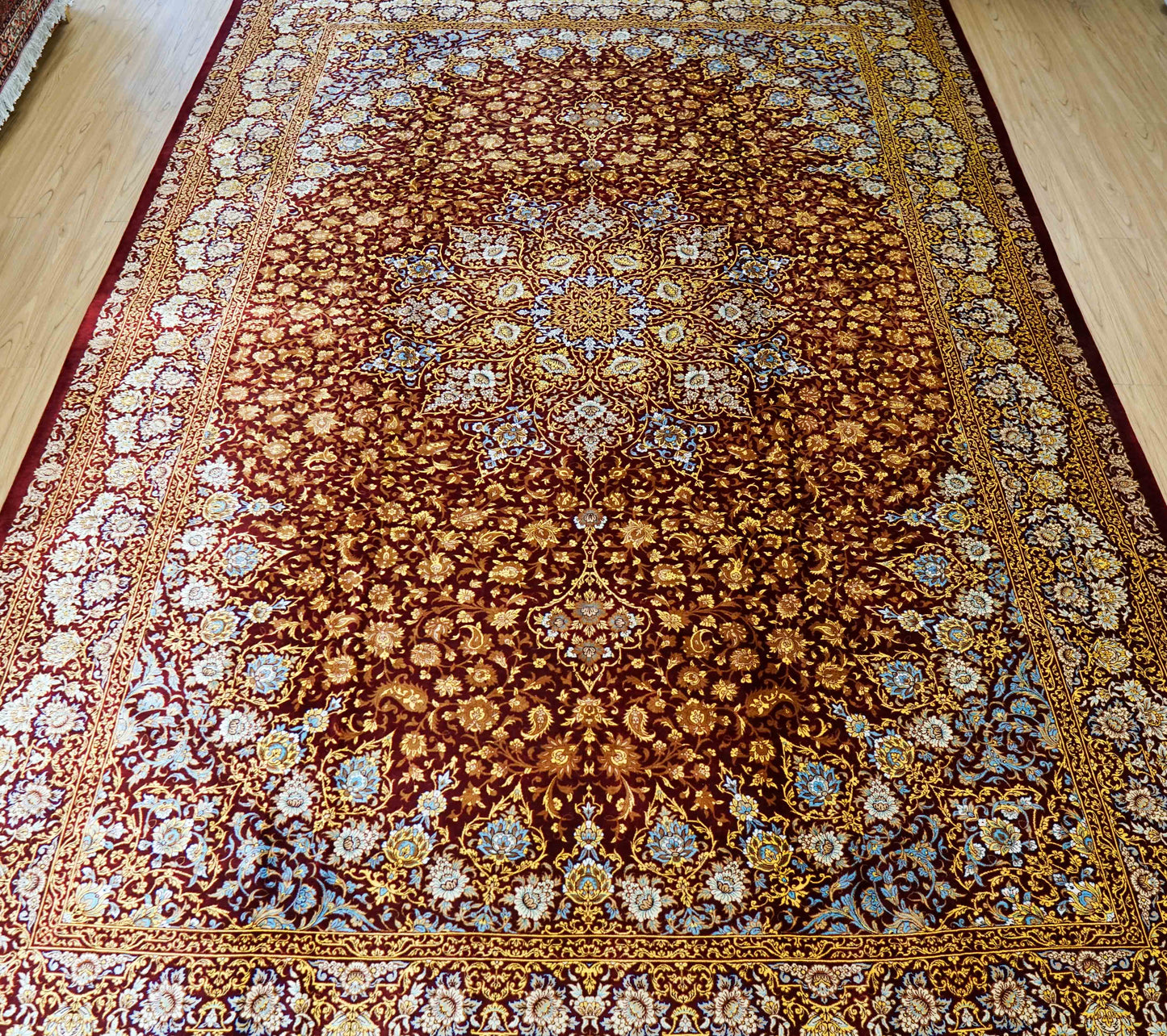 手織りペルシャ絨毯 クム産 アフマディ工房 100％シルク 300×204cm｜総シルク 大判サイズ｜精密メダリオンデザイン