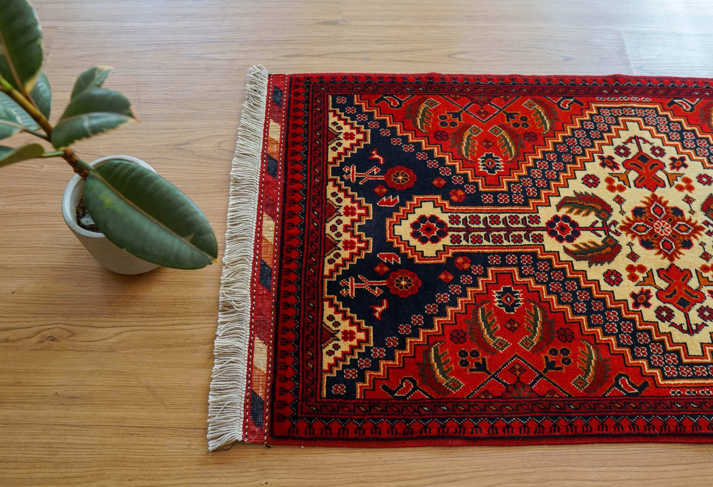 アフガニスタン手織り絨毯 カールモハメディ 105×52cm｜高密度織り・上質ウール トライバルラグ