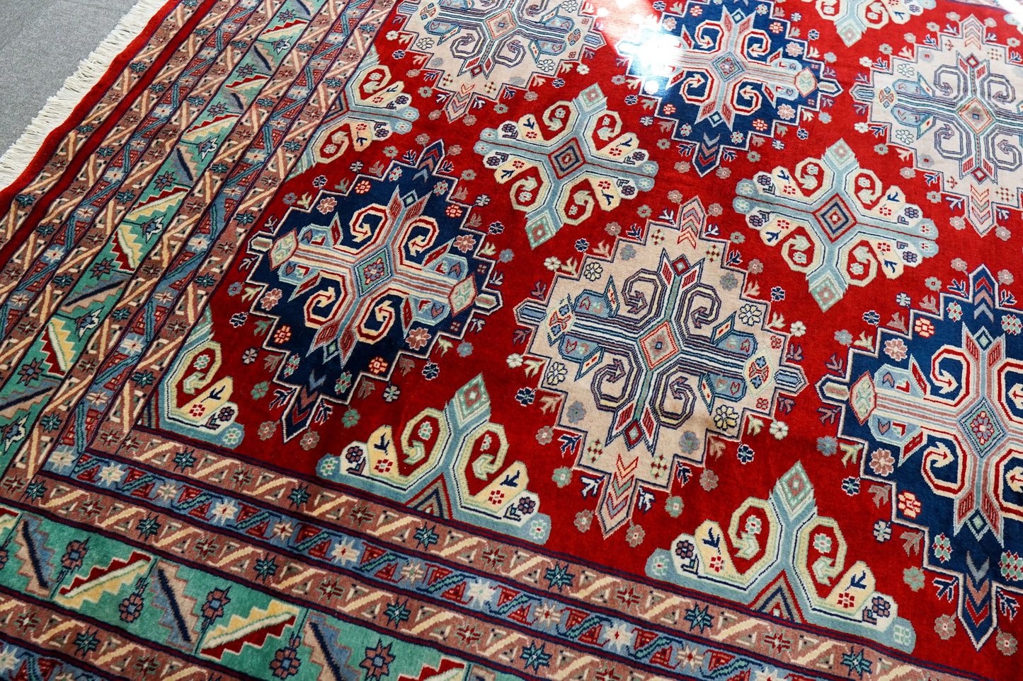パキスタン絨毯　219×205cm Decorworks