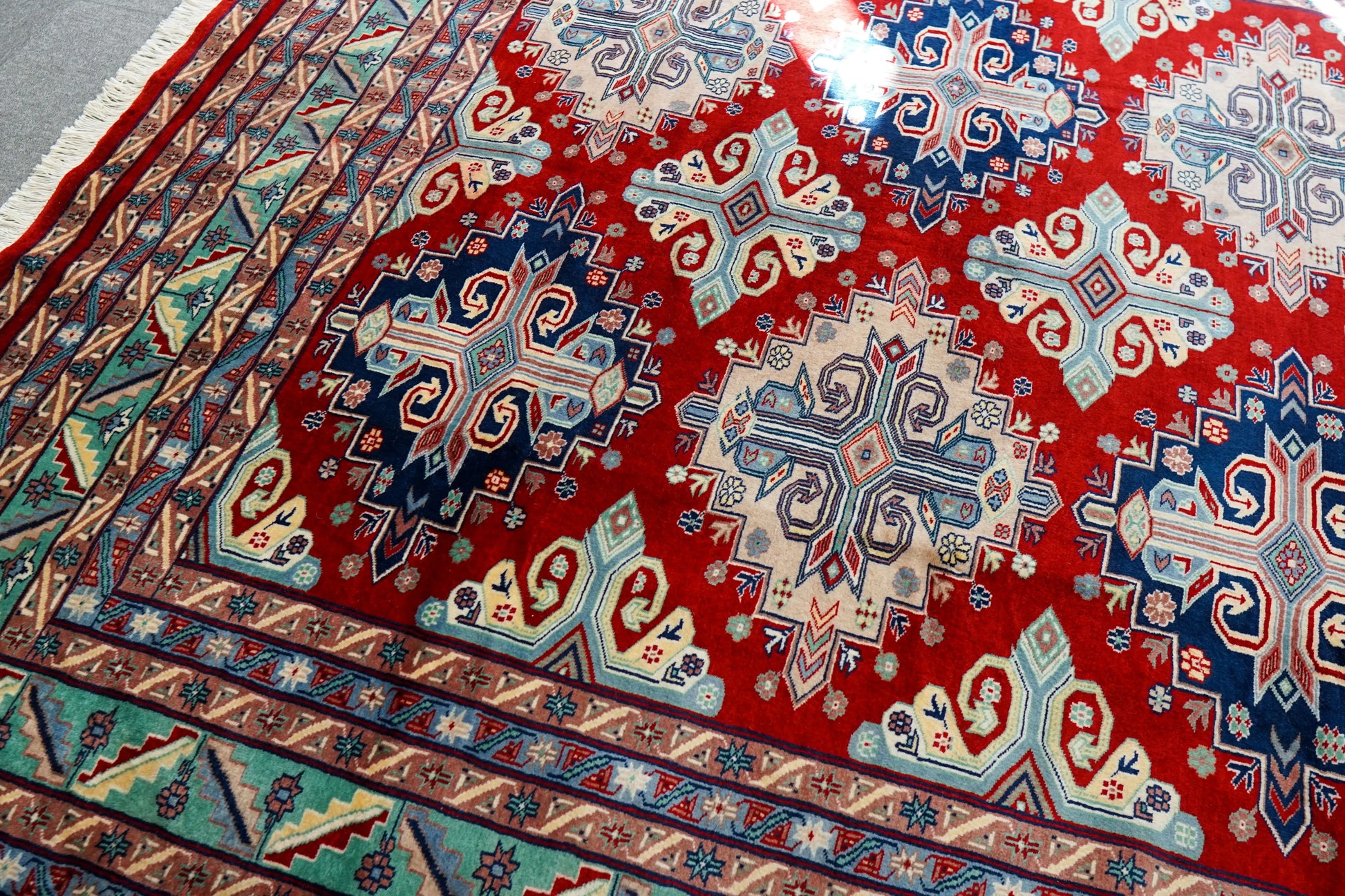 パキスタン絨毯　219×205cm Decorworks