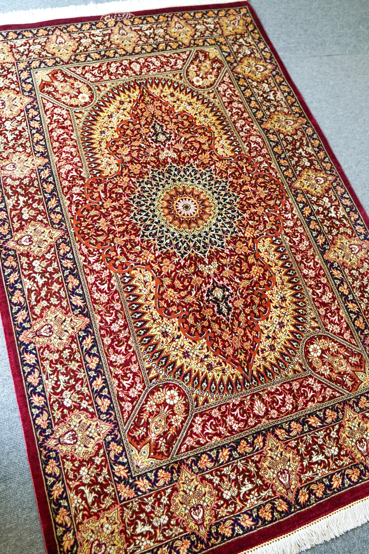 125×81cm　ペルシャ絨毯　クム産　モハメドジャムシェヂ房　シルク 100%　証明書付 Decorworks