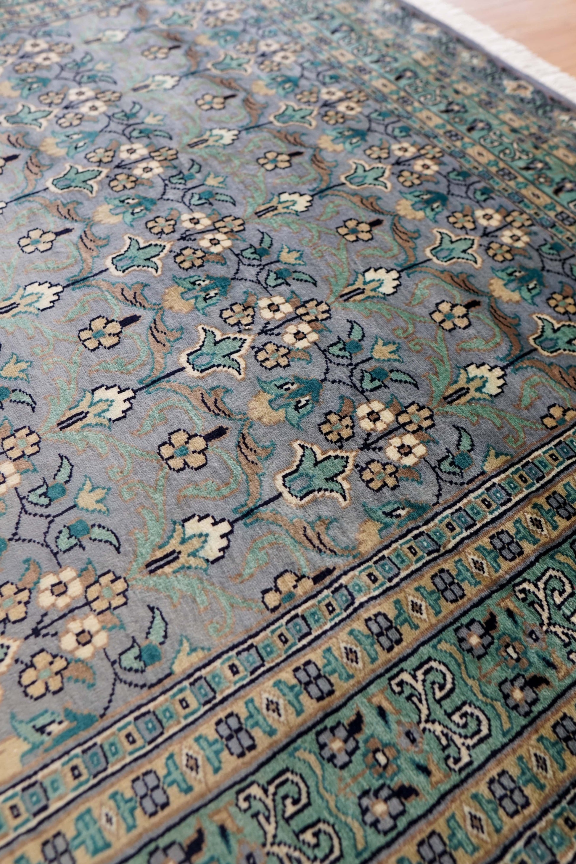  パキスタン手織り絨毯 175×127cm