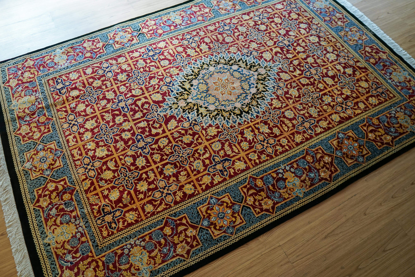  手織りペルシャ絨毯 クム産 【シルク】ラミニ工房 197×132cm ｜ 証明書付