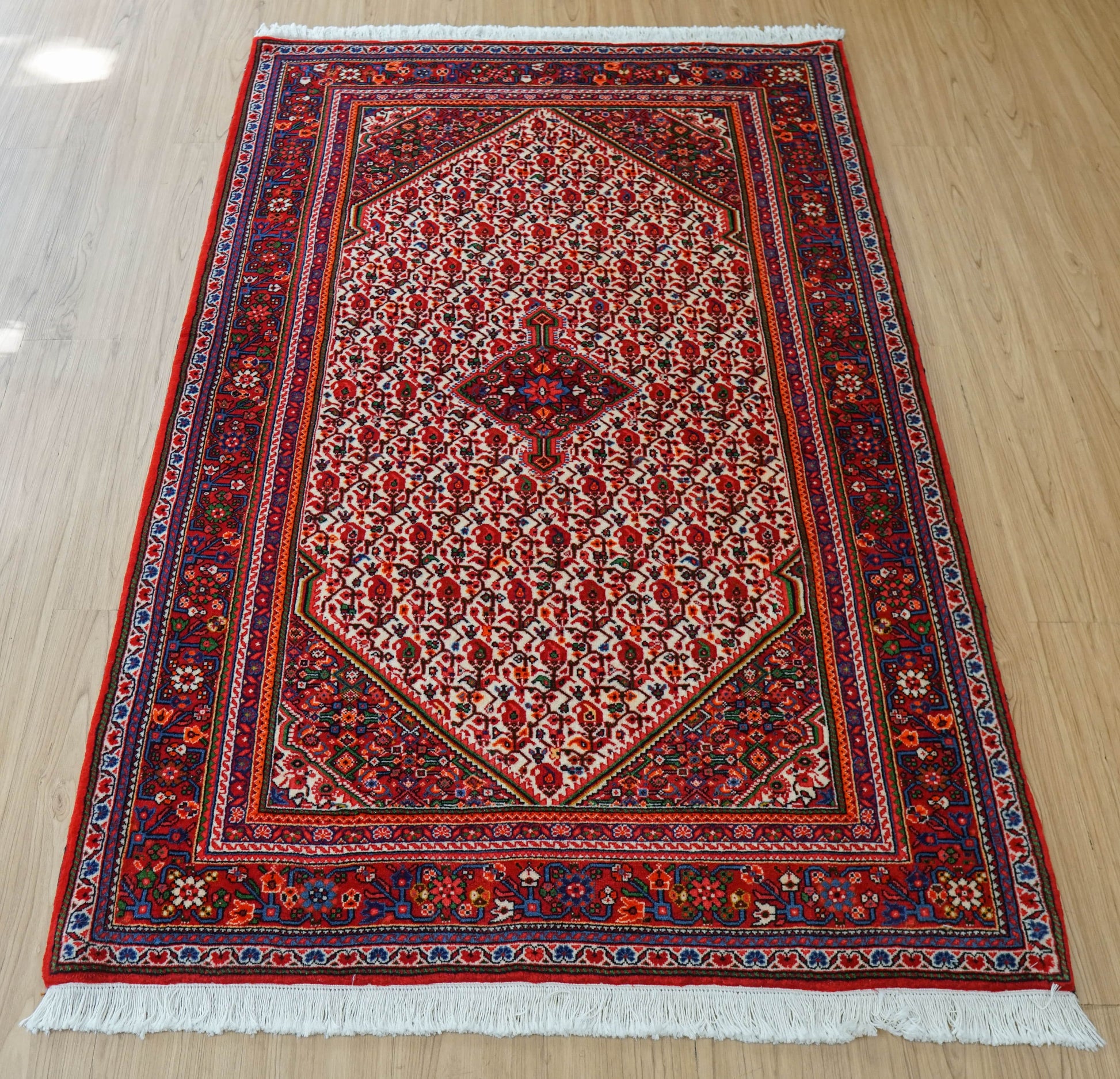  ペルシャ絨毯 ジョーザン産 165×108cm  伝統の花文様が織りなす上質ウールラグ