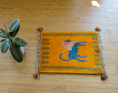  ペルシャ手織りギャッベ アマレ族 56×42cm ライオン文様・玄関マットサイズ