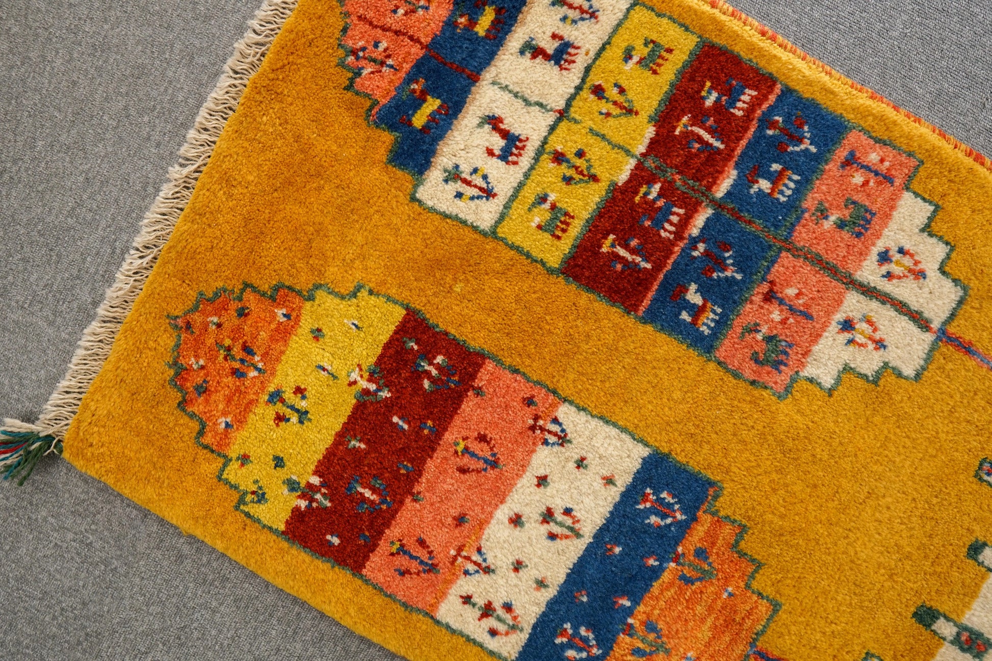 89×66cm　【ペルシャ絨毯 手織りギャッベ】 Decorworks
