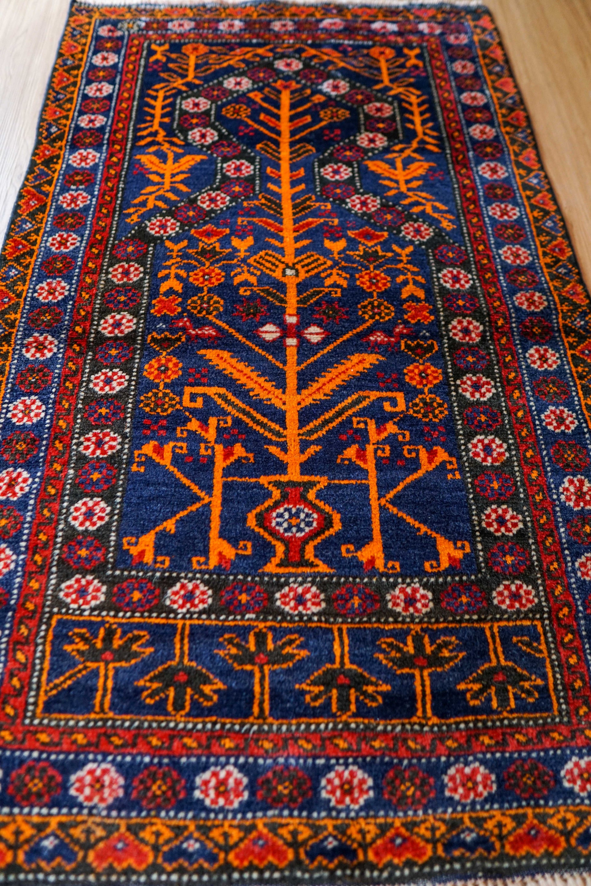  ヴィンテージ トライバルラグ バルーチ族 手織りペルシャ絨毯 133×80cm｜花瓶文様（ゴルダン）・ミフラーブデザイン ウール100％