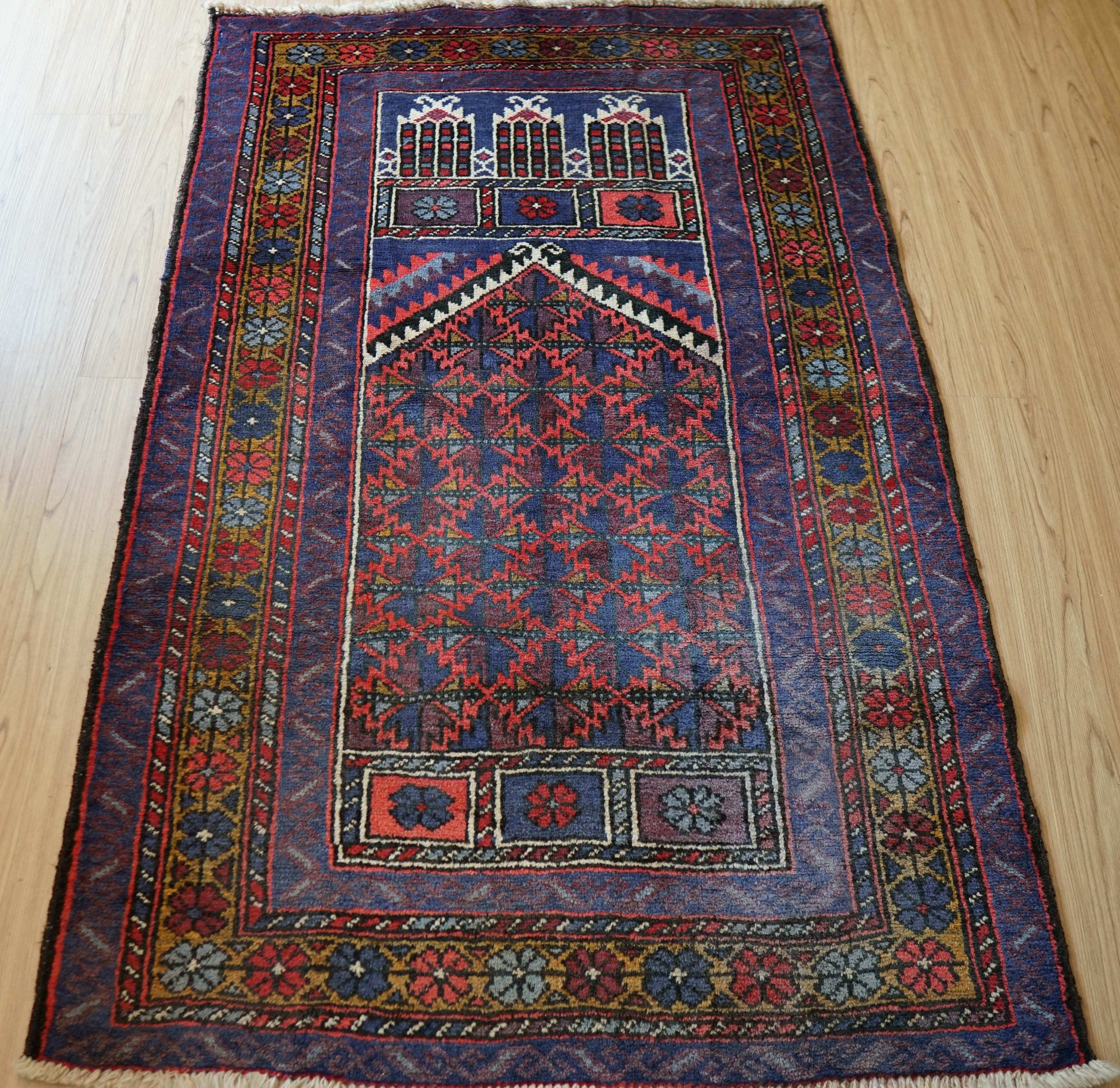  手織りペルシャ絨毯 バルーチ族製 Prayer Rug ヴィンテージ トライバルラグ141×89cm