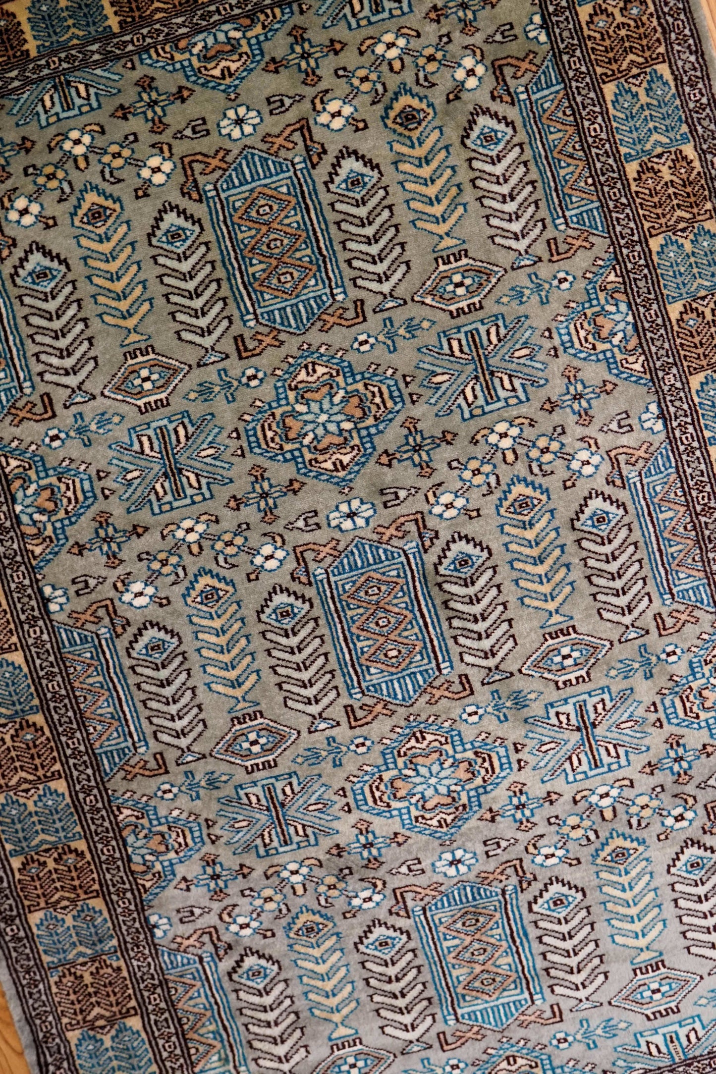  123×81cm パキスタン手織り絨毯