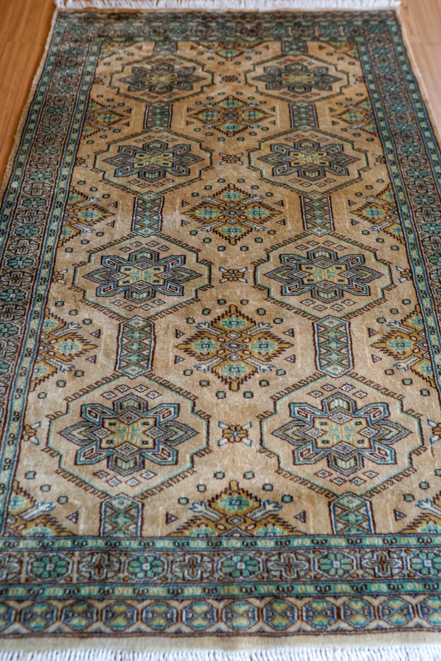  パキスタン手織り絨毯 122×80cm｜ニュージーランド産メリノウール 幾何学フラワー柄 手織りラグ