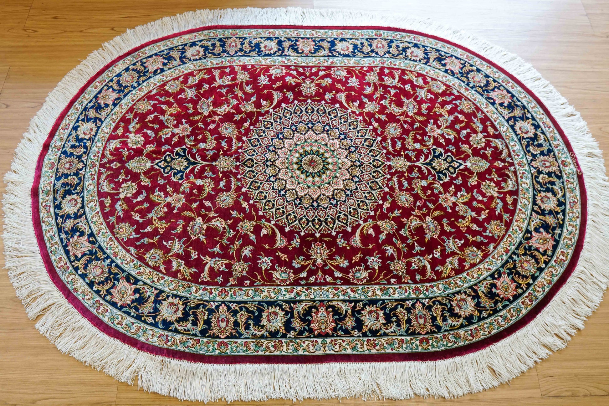  ペルシャ絨毯 クム産 シルク100% 手織りラグ 147×98cm｜モハマディ房 オーバルデザイン 高密度シルク絨毯