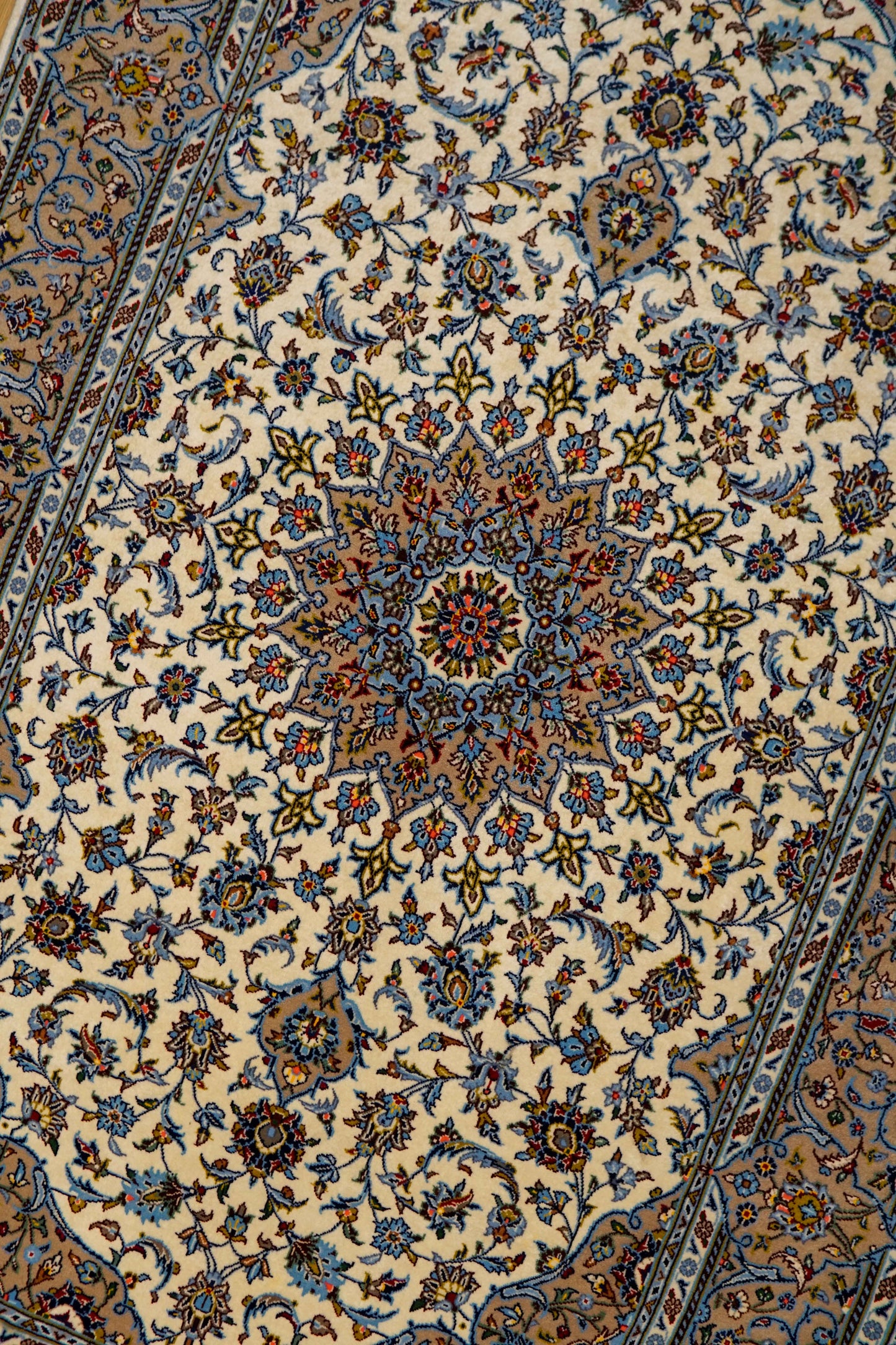  ペルシャ絨毯 カシャーン産 226×152cm (カシャン)｜伝統メダリオンデザイン・上品なアイボリー×ブルー