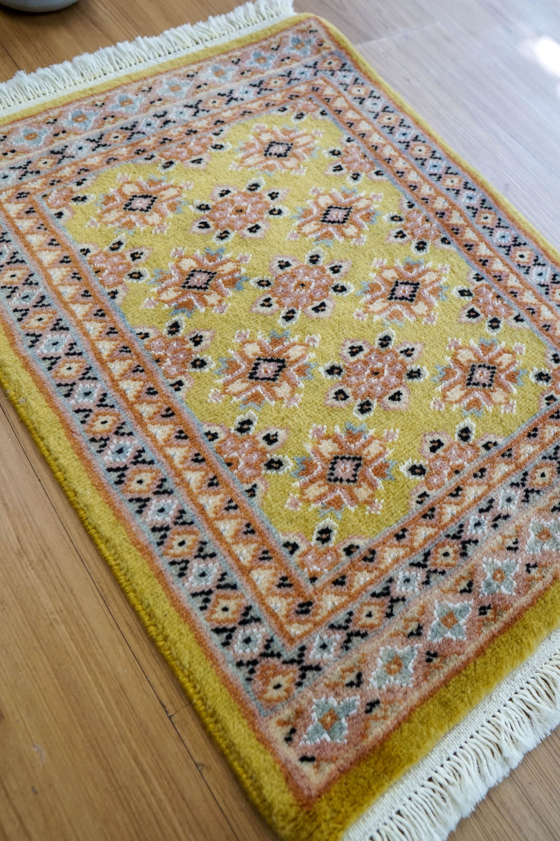  パキスタン手織り絨毯 62×47cm