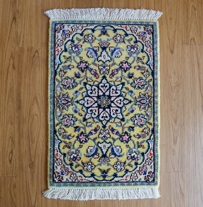  手織りペルシャ絨毯 ナイン産 60×40cm ミニラグ