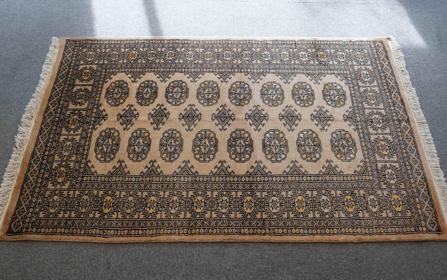  パキスタン手織り絨毯 155×94cm