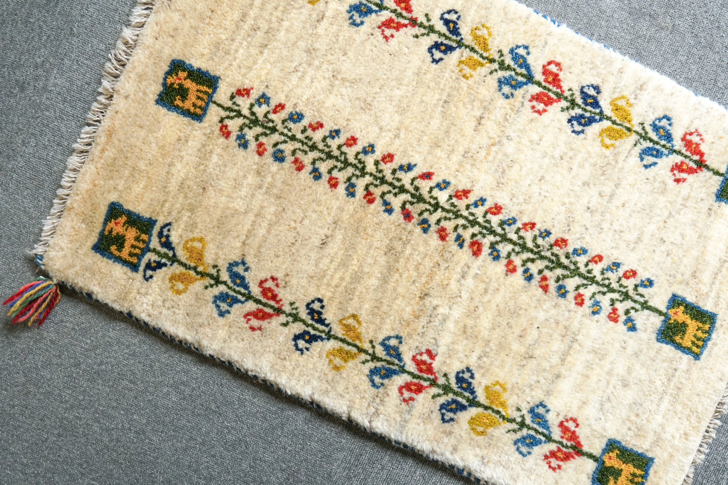 80cm×52cm【ペルシャ絨毯 手織りギャッベ】アマレ族ギャッベ ギャベ Decorworks