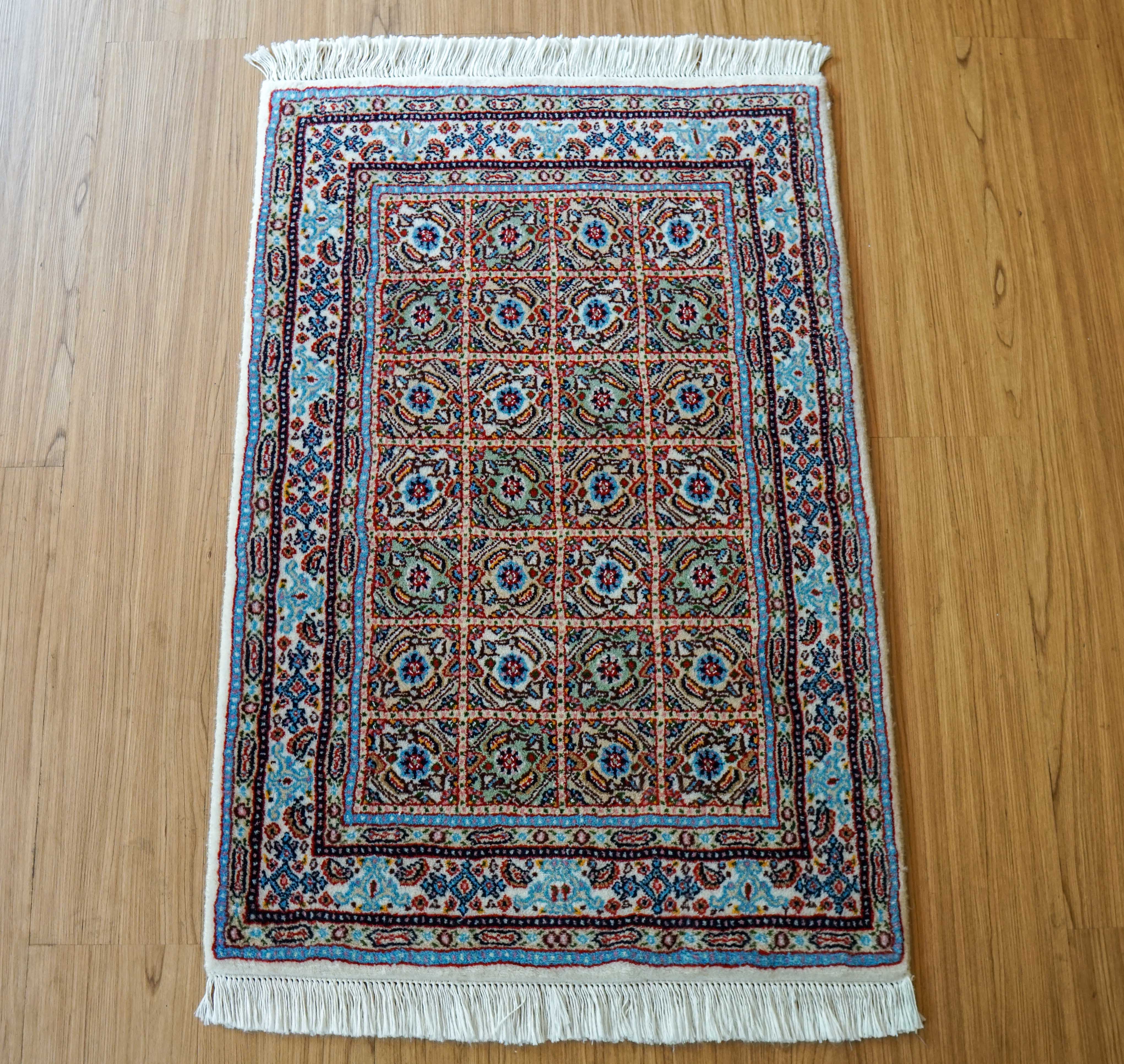 ペルシャ 手織り絨毯　ムード産 ペルシャ絨毯 ムード産 89×60cm – Decorworks