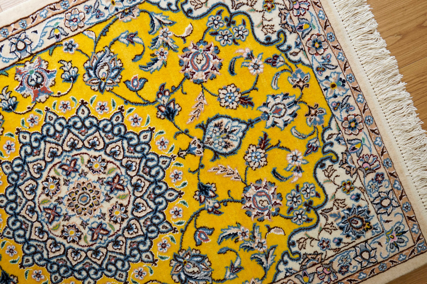 手織りペルシャ絨毯 ナイン産 120×80cm　