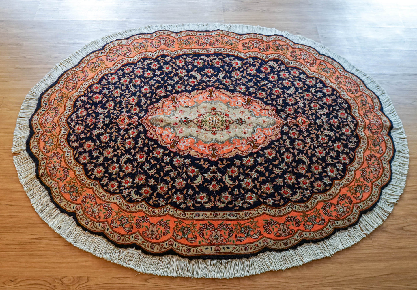 Collection ペルシャ手織り絨毯 タブリーズ産 丸い 145×98cm ウール＆シルク