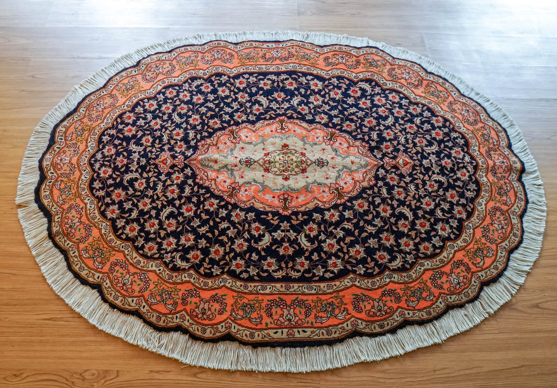 Collection ペルシャ手織り絨毯 タブリーズ産 丸い 145×98cm ウール＆シルク