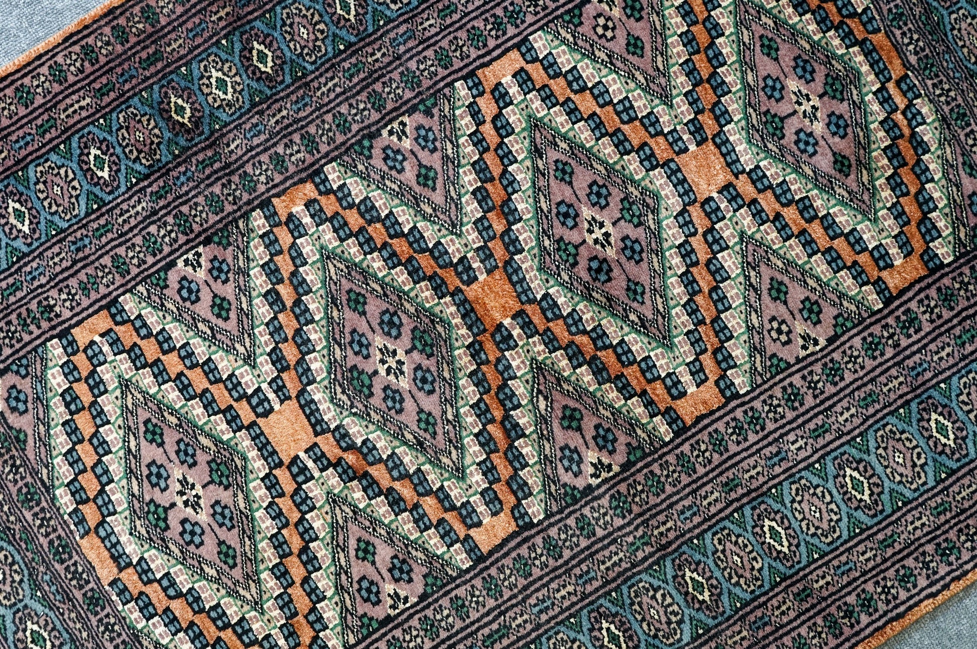 116×77cm パキスタン手織り絨毯 Decorworks