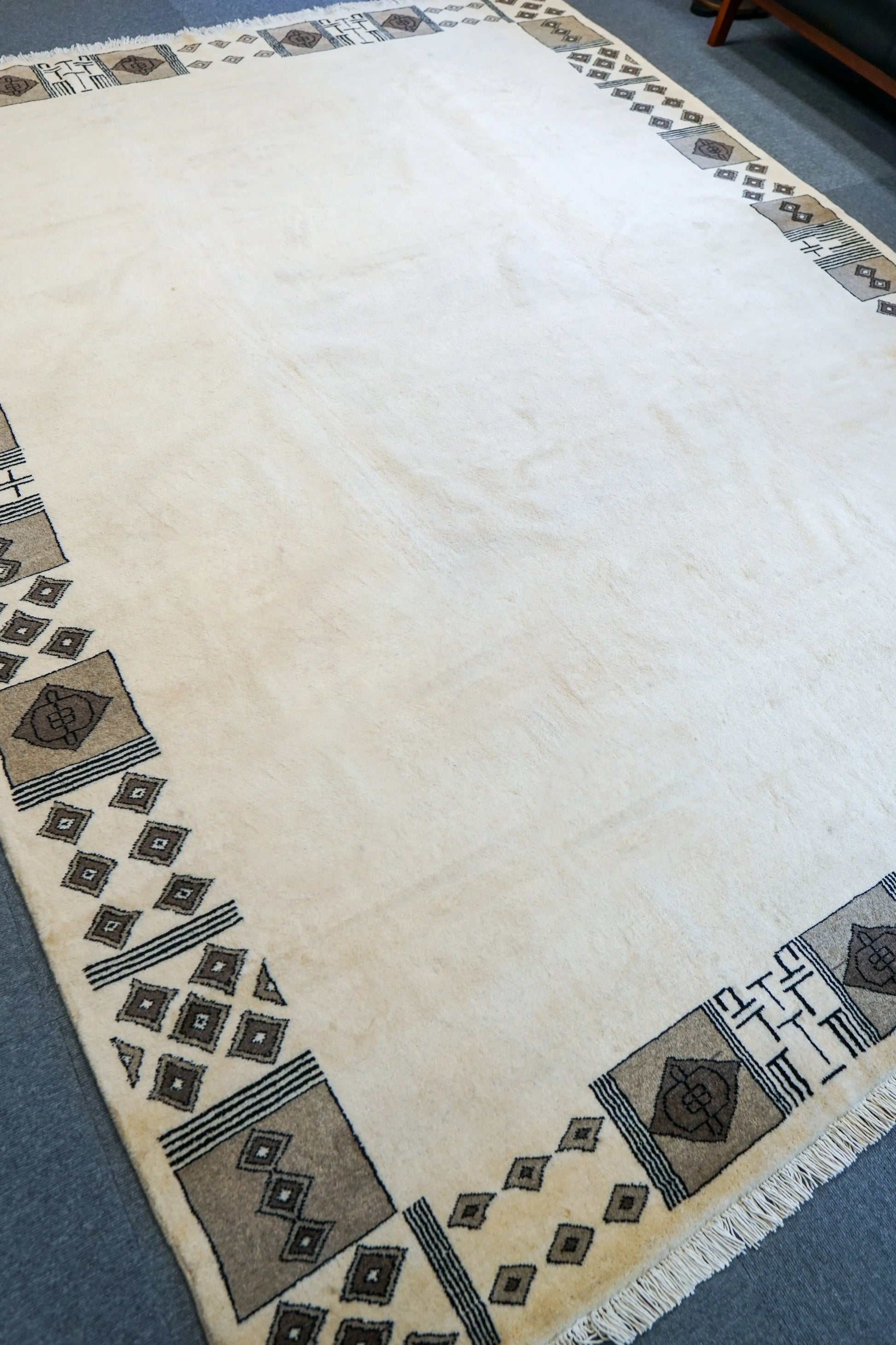 パキスタン絨毯　259×200cm Decorworks