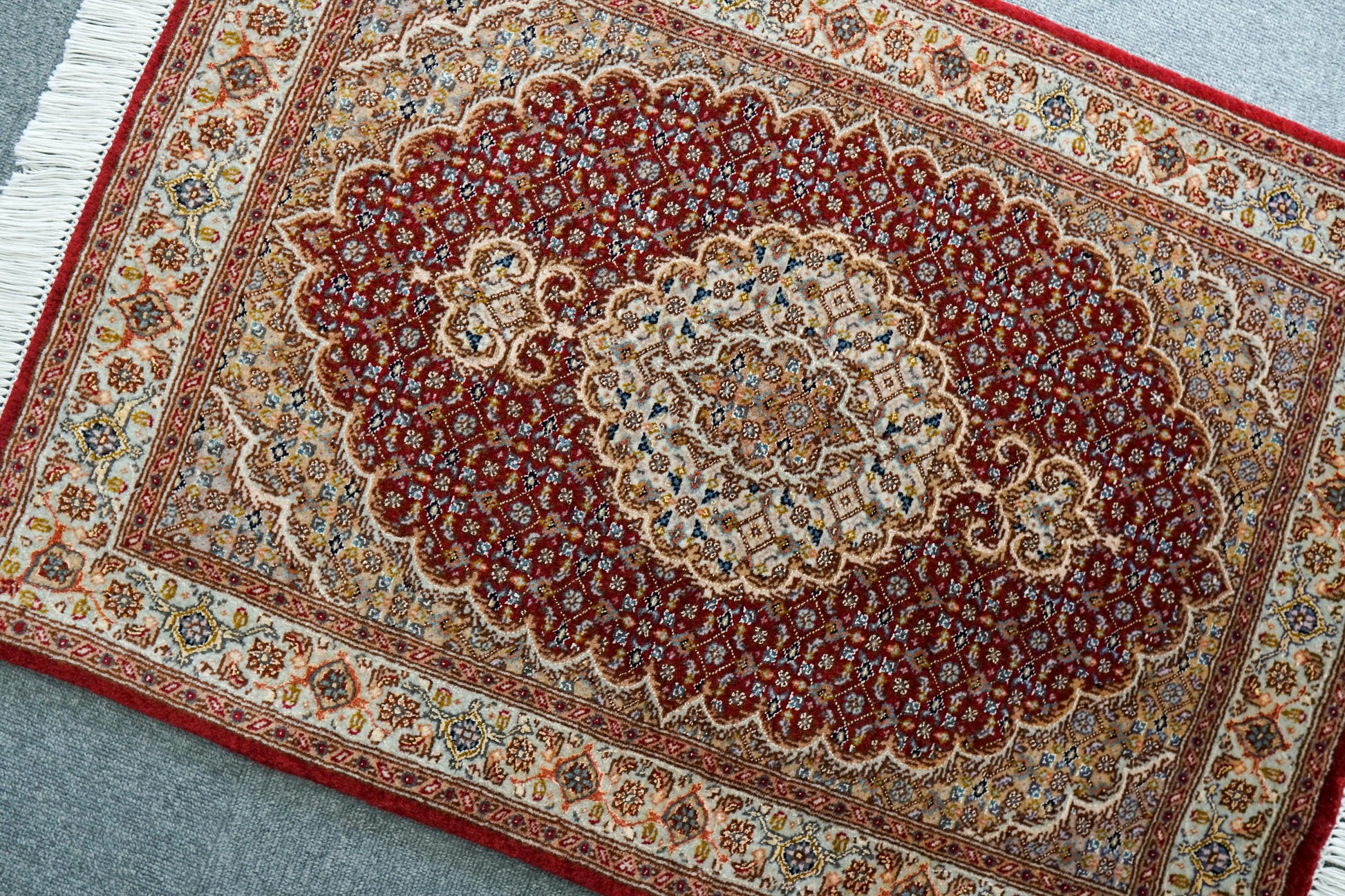 88×61cm【ペルシャ手織り絨毯 タブリーズ産　50RAJ】 Decorworks