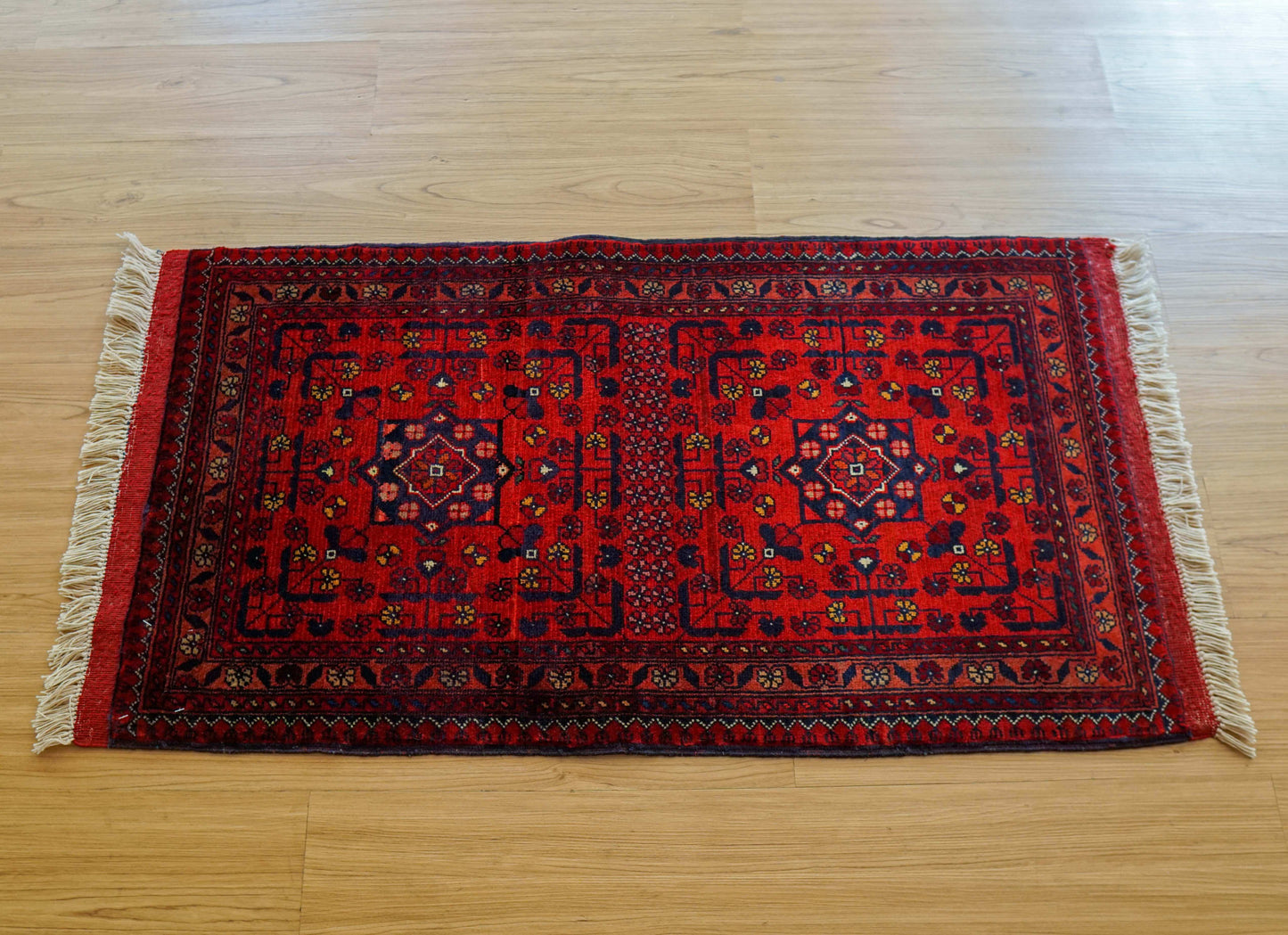  アフガニスタン手織り絨毯 カールモハメディ109×57cm｜深紅ギュル文様 トライバルラグ