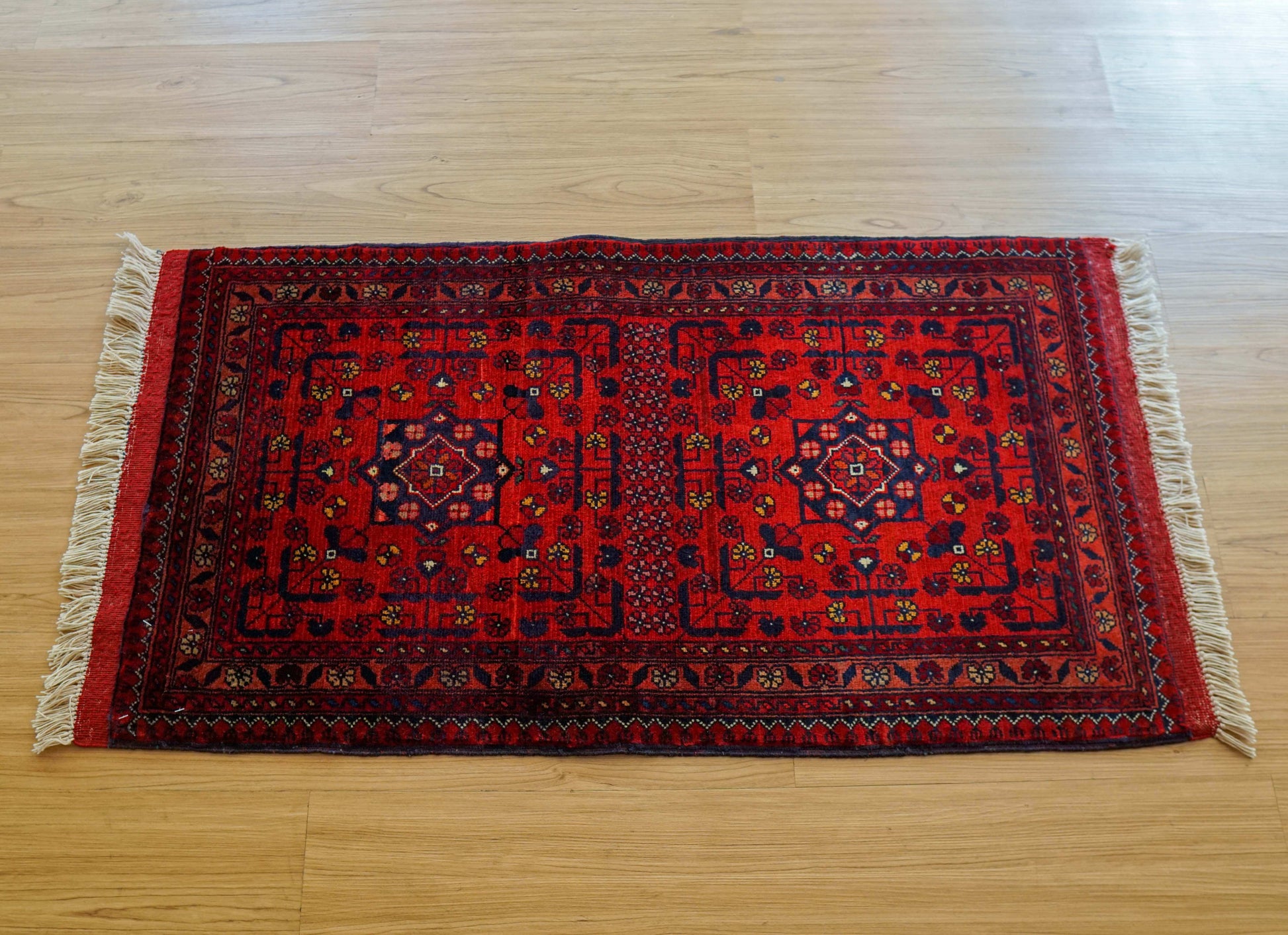  アフガニスタン手織り絨毯 カールモハメディ109×57cm｜深紅ギュル文様 トライバルラグ