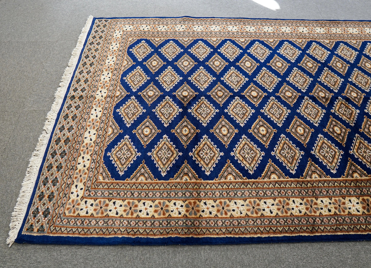 185×126cm パキスタン手織り絨毯 . トライバルラグ　 Decorworks
