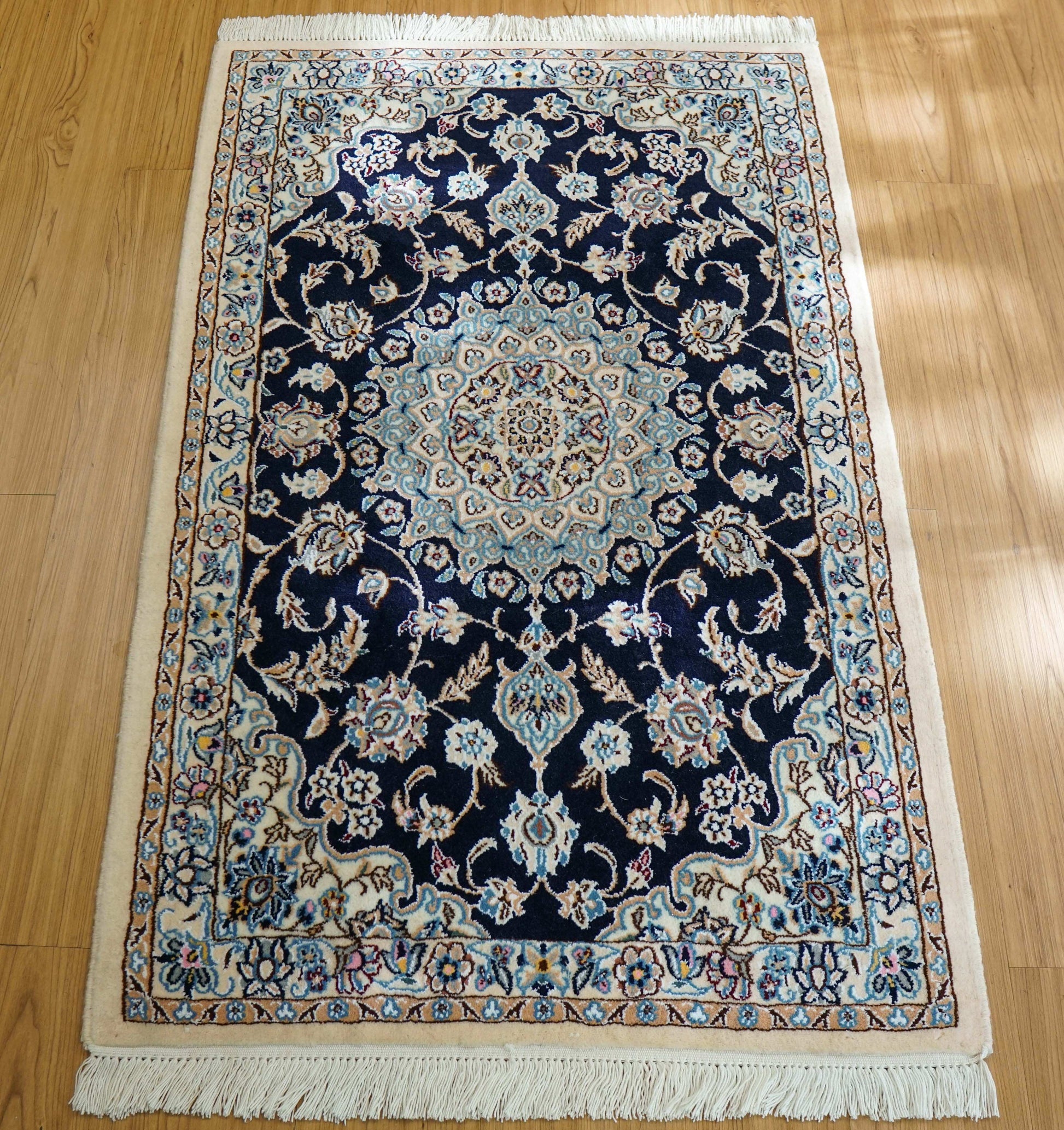  ペルシャ絨毯 ナイン産 121×79cm｜ネイビー基調