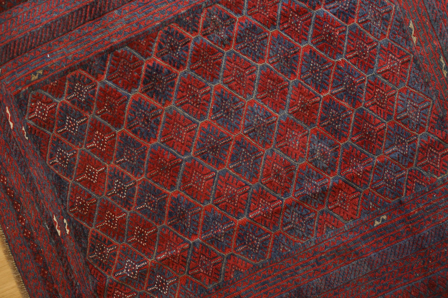  アフガニスタン手織りマシュワニキリム　 172×152cm