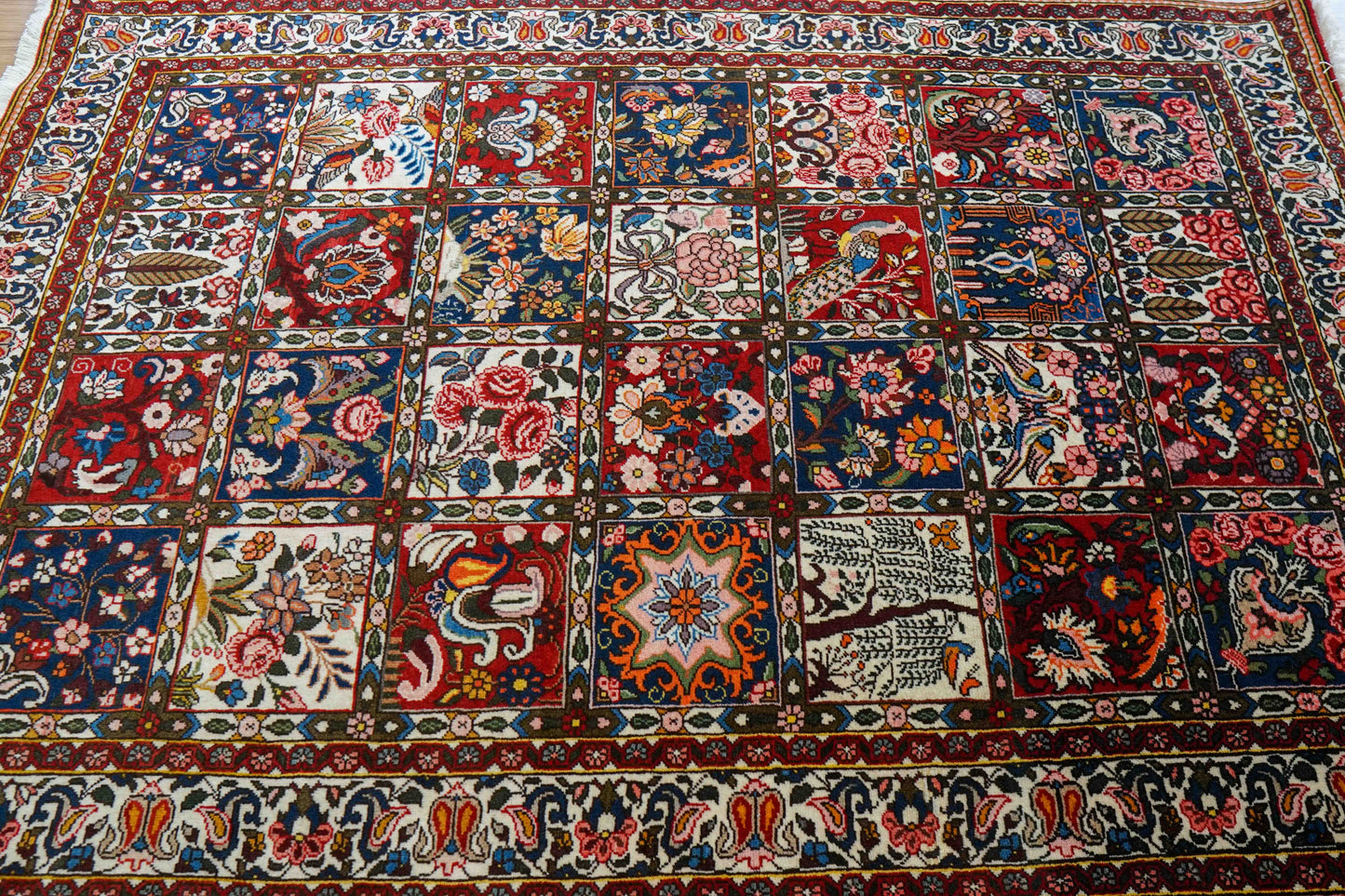  ペルシャ絨毯 バクティアリ産 202×136cm