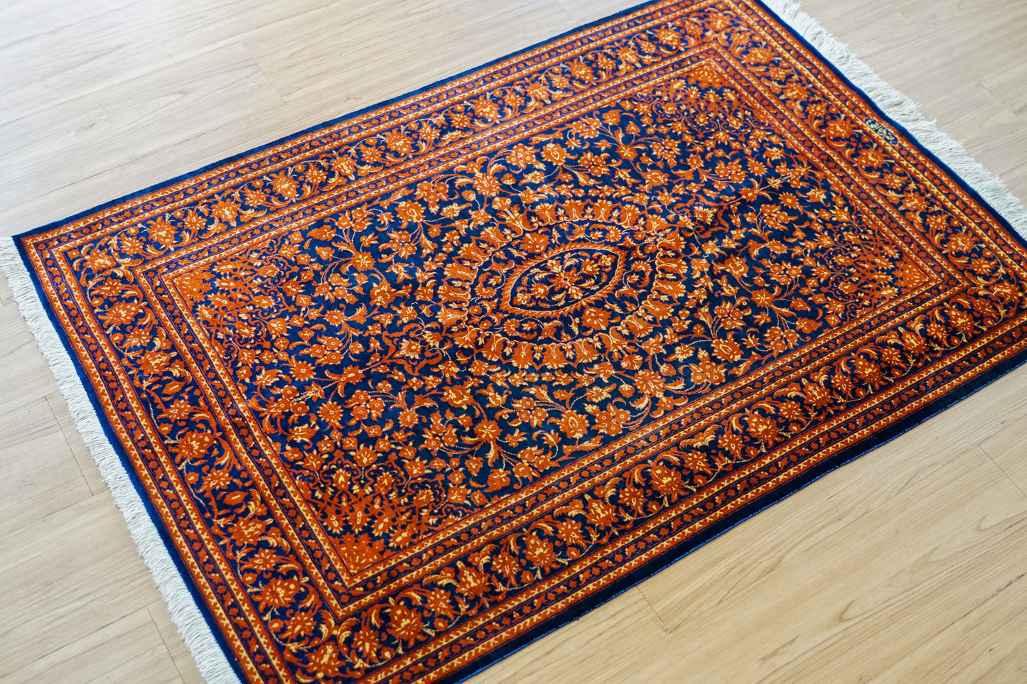 ペルシャ絨毯　クム産　カーリキ房　シルク 100%　(証明書付) 120×80cm　