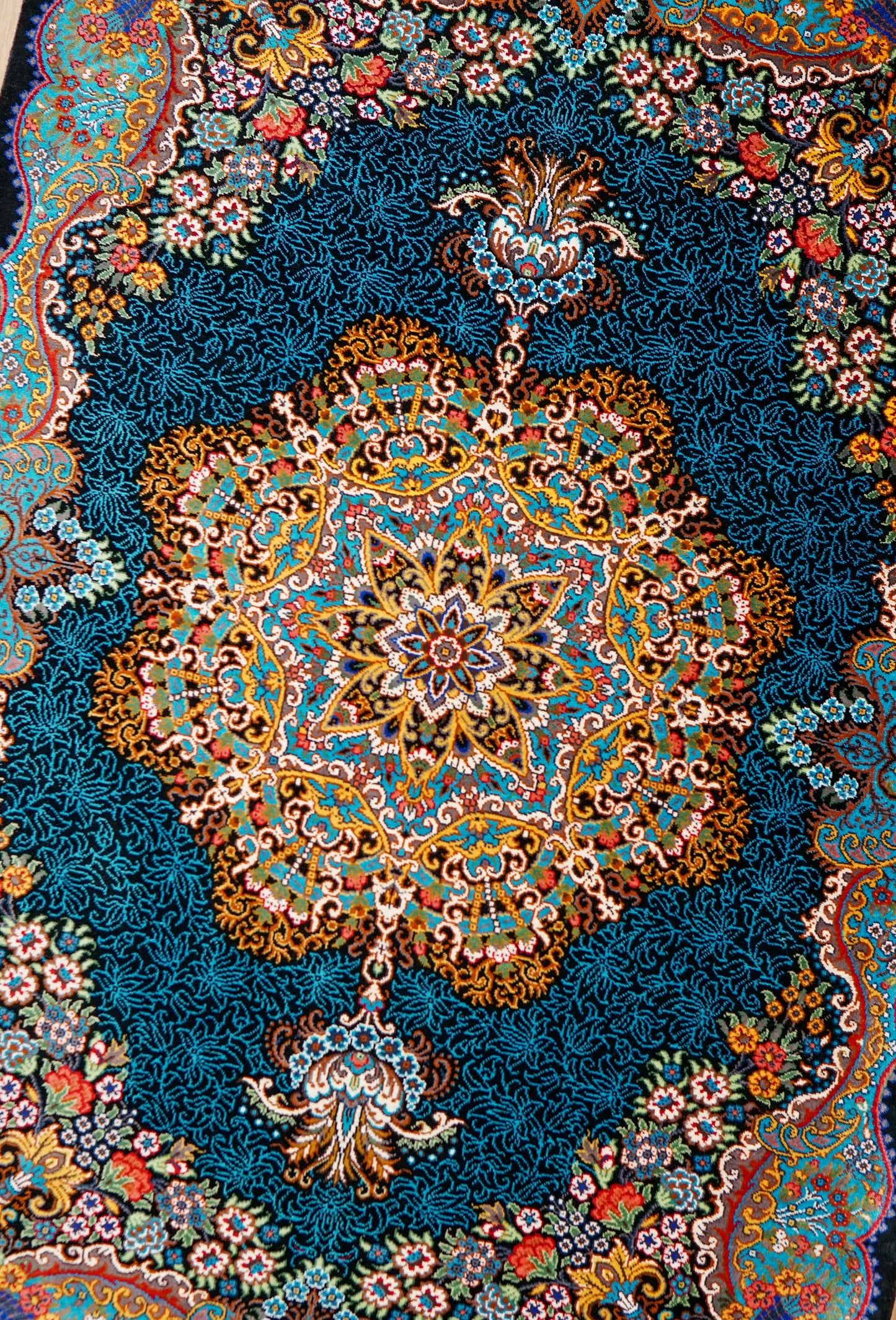  ペルシャ絨毯クム産  ムサヴィ工房　シルク　 証明書付 87×58cm　