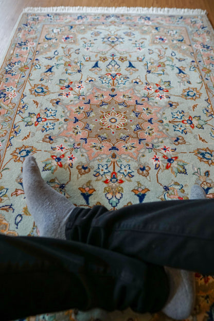 Collection ペルシャ絨毯 カシャーン産 130×85cm ｜ ウールとシルクが織りなす柔らかな光と伝統の花文様