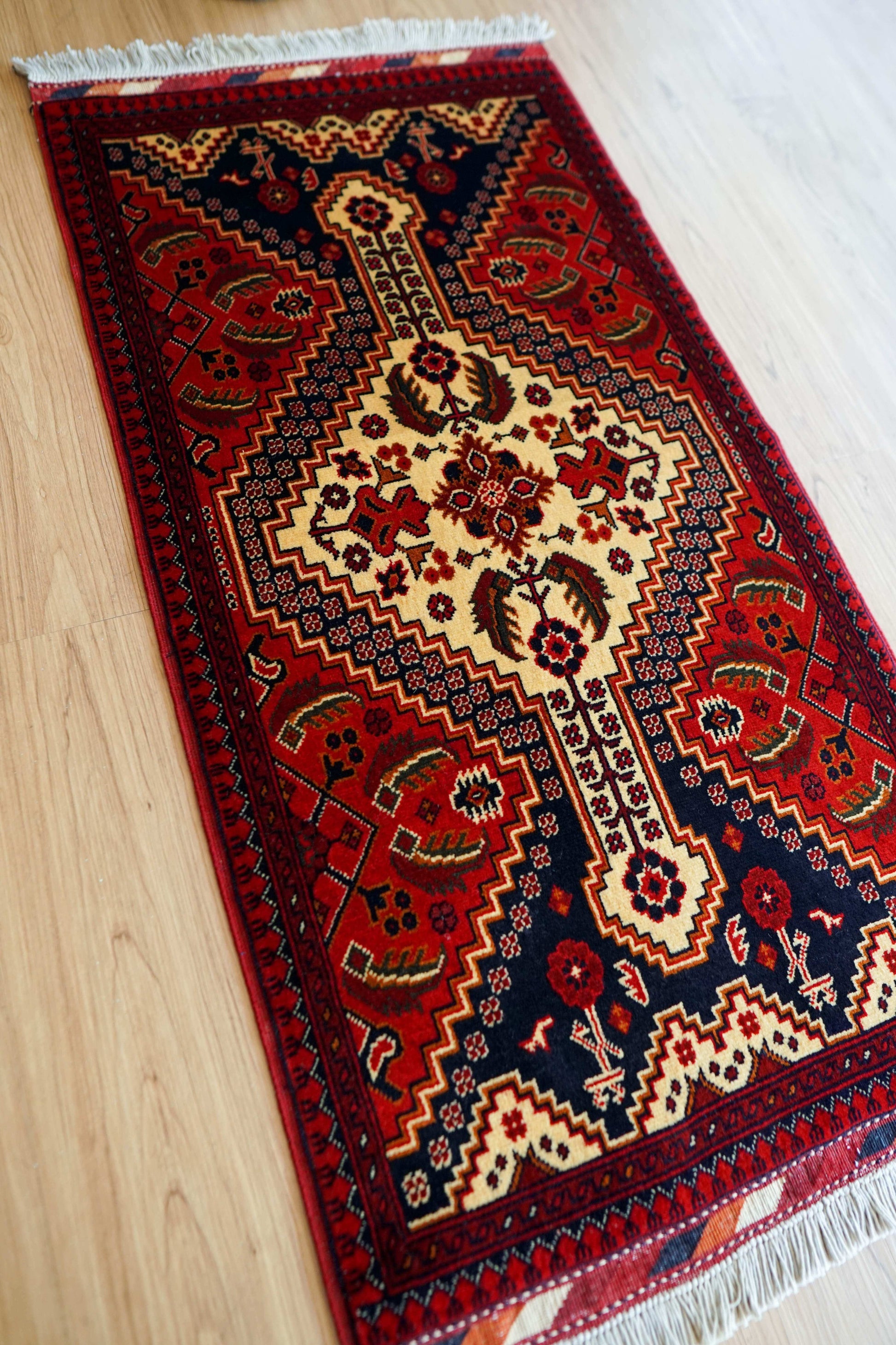  アフガニスタン手織り絨毯 カールモハメディ 105×52cm｜高密度織り・上質ウール トライバルラグ