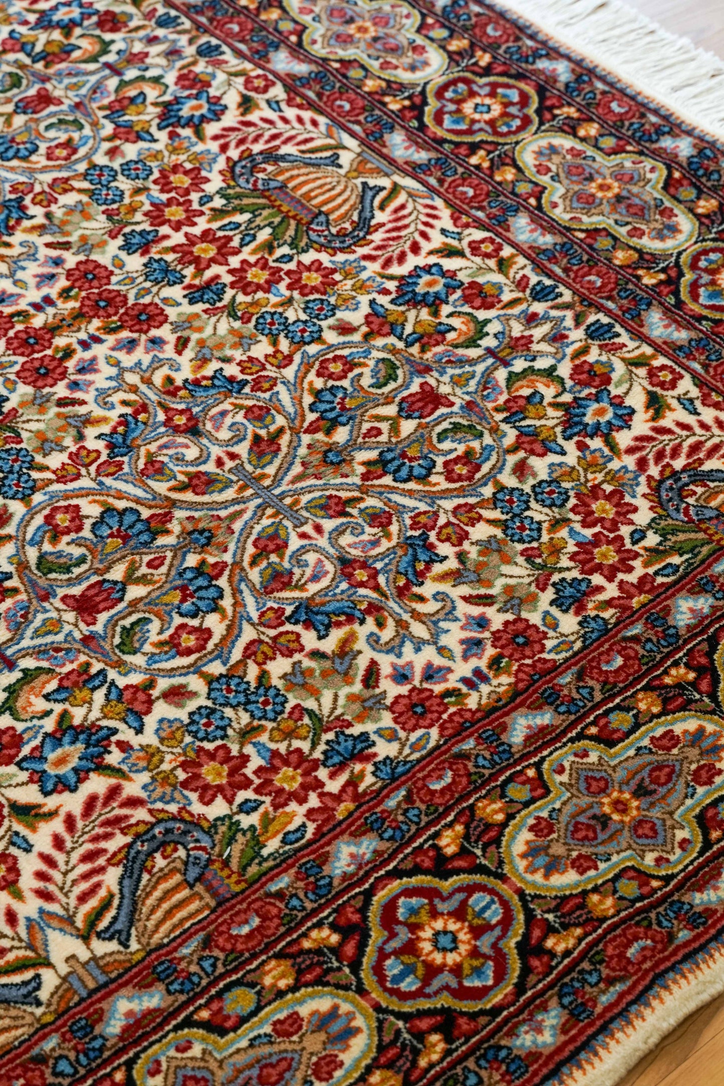  ペルシャ絨毯 ケルマン産 手織りウールラグ 195×155cm｜華やかな花模様が彩る伝統の一枚