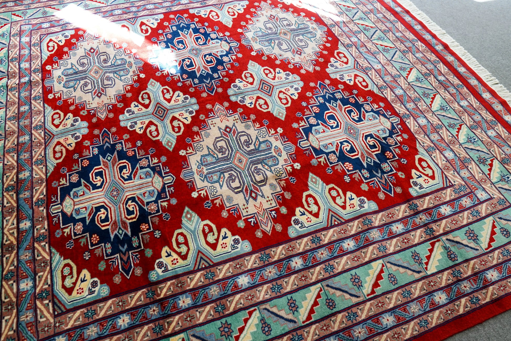 パキスタン絨毯　219×205cm Decorworks
