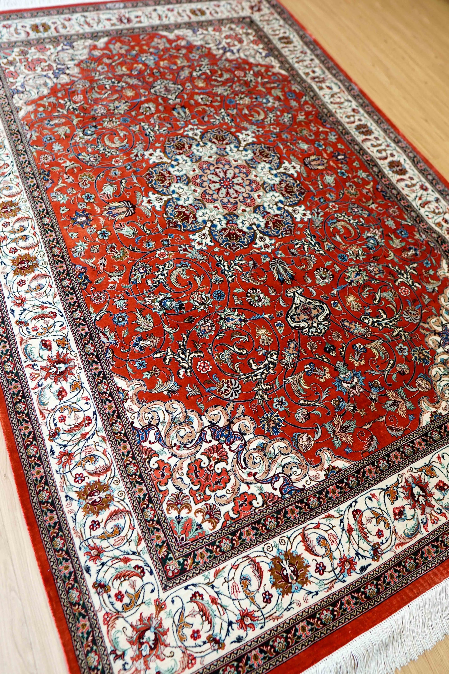 ペルシャ絨毯 クム産 モハマディ工房 シルク100% 197×130cm｜手織り 高密度シルクラグ メダリオンデザイン